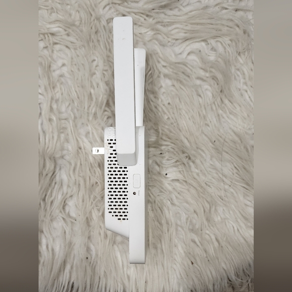 TP-Link Wi-Fi Range Extender - Picture 3 of 5